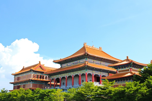 Templo de estilo chino tradicional en Wat Leng-Noei-Yi en Nonthaburi