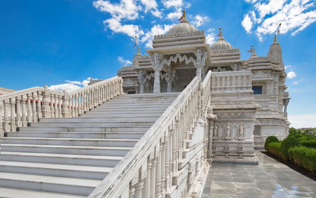 Foto templo hindú baps shri swaminarayan mandir en toronto