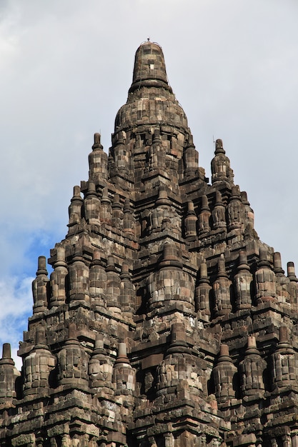 Foto templo hindú de prambanan en yogyakarta, java, indonesia