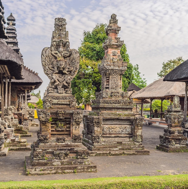 Templo hindu tradicional balinês Taman Ayun em Mengwi. Bali, Indonésia