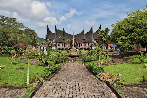 El templo en la isla de Sumatra, Indonesia