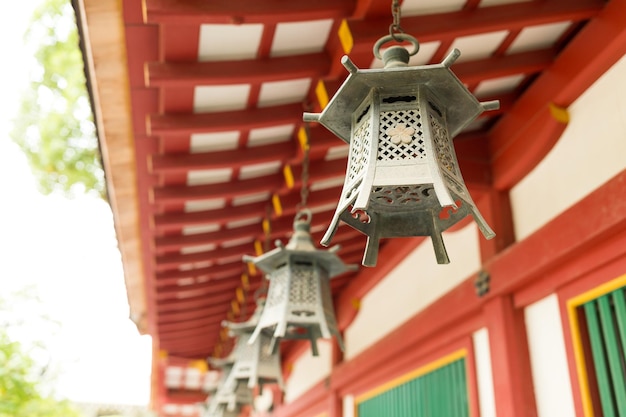 Templo japonês e lanterna