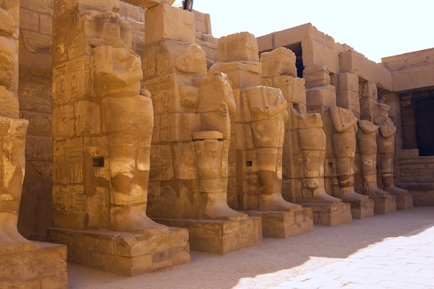 Templo de Karnak, esculturas colosales del antiguo Egipto