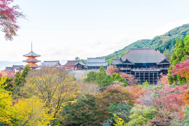 Templo de Kiyomizu o Kiyomizu-dera en la temporada de otoño en Kyoto.