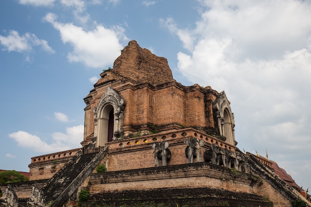 Templo de ladrillo en Tailandia