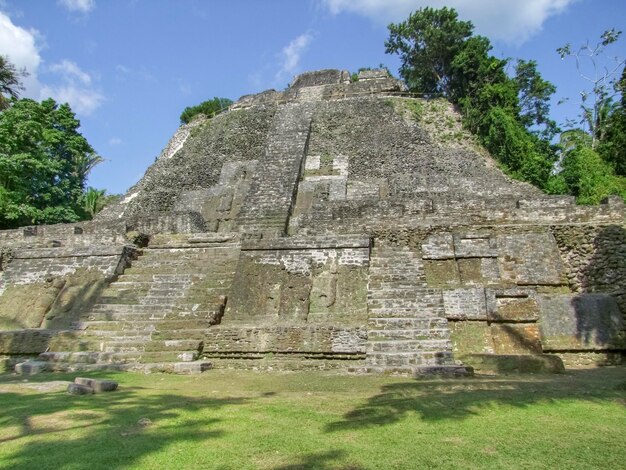 Foto templo de lamanai en belice