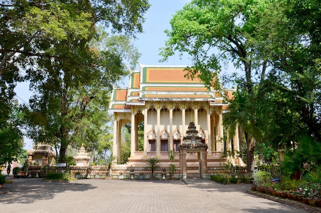 Templo Luang Poo Mun Bhuridatta ou Wat Pa Sutthawat para pessoas visitarem e orarem em Sakon Nakhon Tailândia