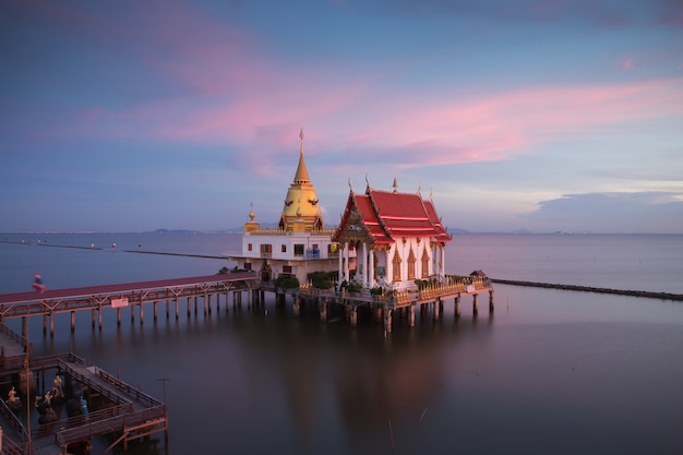 templo en el mar