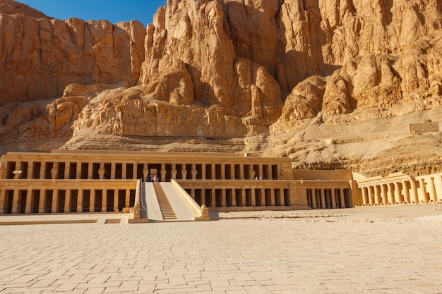 Templo mortuário de hatshepsut em luxor egito