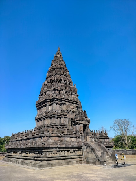 Foto el templo de prambanan es patrimonio de la humanidad de la unesco, el templo hindú más grande de indonesia