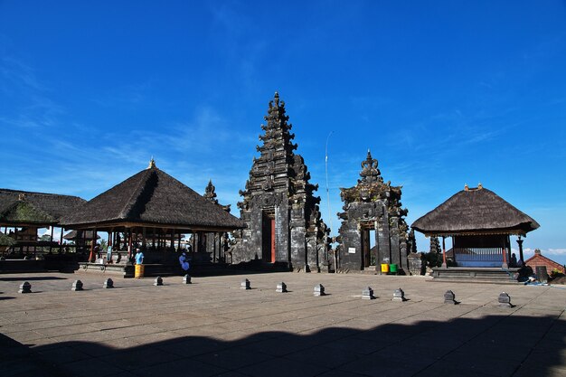 Templo de Pura Besakih en la isla de Bali, Indonesia