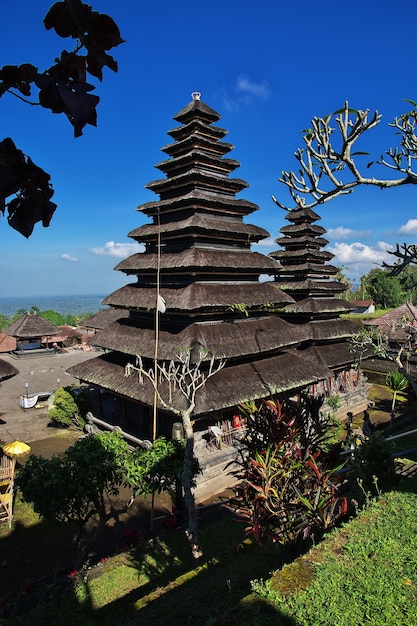 Templo Pura Besakih na ilha de Bali, Indonésia