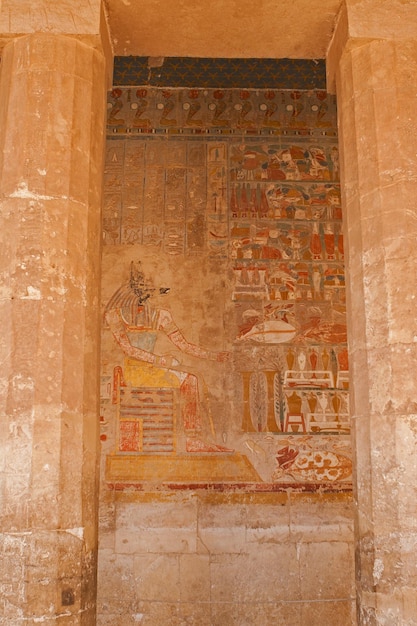 Templo de la reina Hatshepsut Vista del templo en la roca en Egipto