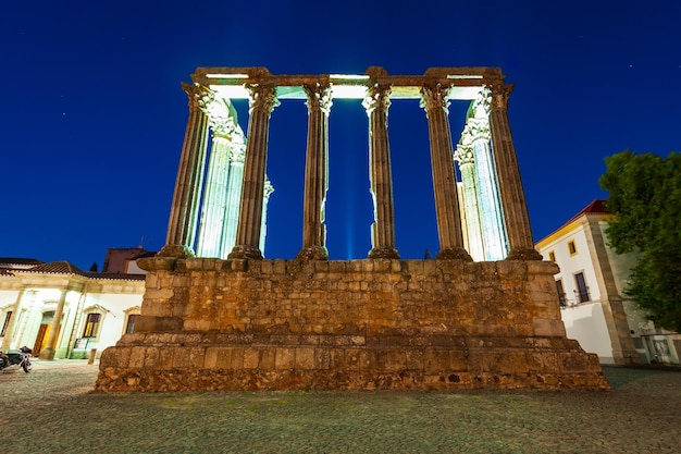 Foto templo romano ou templo de diana évora