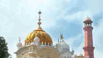 Foto el templo sagrado del sikhismo gurudwara en pakistán