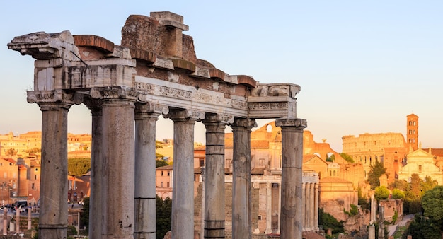 Foto templo de saturno en el foro romano roma