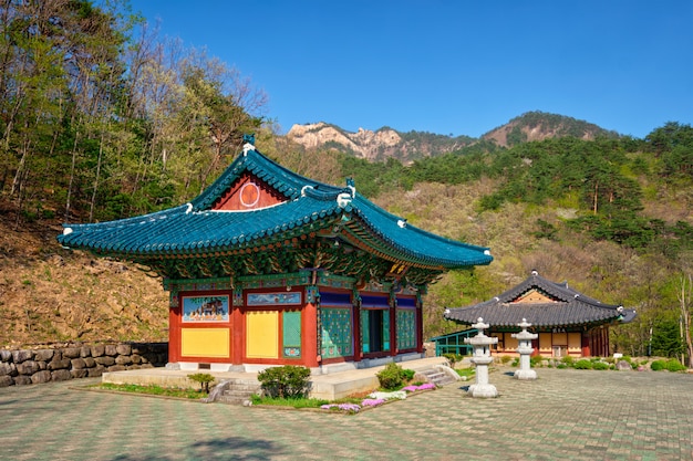 Templo Sinheungsa no parque nacional de Seoraksan, Soraksan, Coréia do Sul