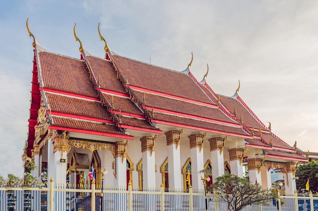 Templo tailandês na cidade de Wat Mongkolnimit