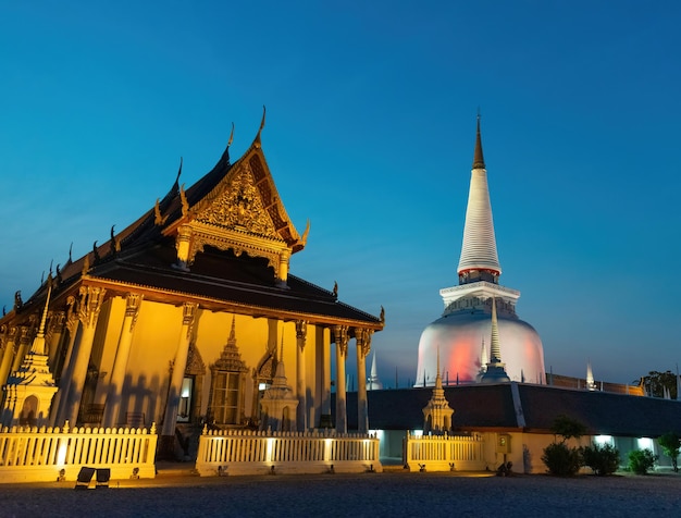Templo tailandés Wat Phra Mahathat Woramahawihan Nakhon Si Thammarat Provincia Tailandia