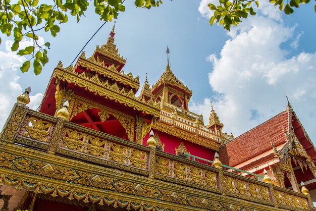 Templo en Tailandia, Wat Prathat Ruang Rong, Tailandia.