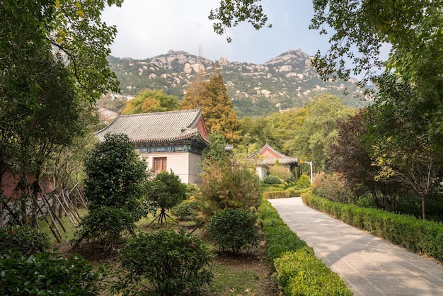 Templo taoísta antiguo en Laoshan cerca de Qingdao