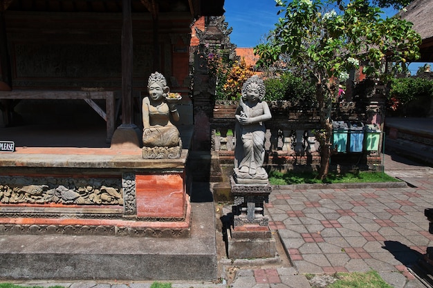 Templo de Ubud en la isla de Bali, Indonesia