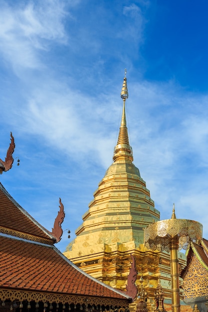 Templo de Wat Doi Suthep, paisaje del templo hermoso en Chiang Mai, Tailandia