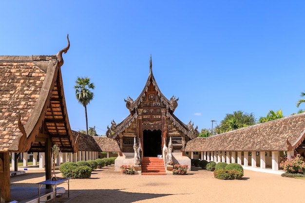 Templo Wat Intharawat o Ton Kwen en Chiang Mai al norte de Tailandia