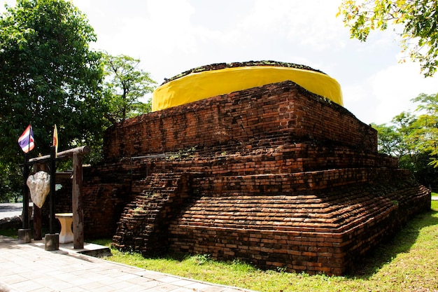 Templo Wat Khao Phra Si Sanphet Chayaram na cidade de U Thong em Suphan Buri, Tailândia