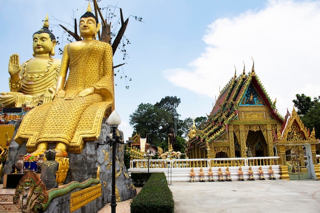 Templo Wat Maniwong o Mani Wong en Nakhon Nayok Tailandia