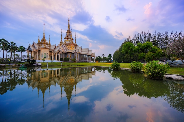 Templo de Wat None Kum en Nakhon Ratchasima