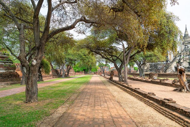 Templo Wat Phra Sri Sanphet no recinto do Parque Histórico de Sukhothai, Patrimônio Mundial da UNESCO em Ayutthaya, Tailândia