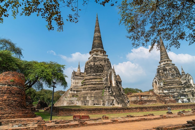 Templo Wat Phra Sri Sanphet no recinto do Parque Histórico de Sukhothai, Patrimônio Mundial da UNESCO em Ayutthaya, Tailândia