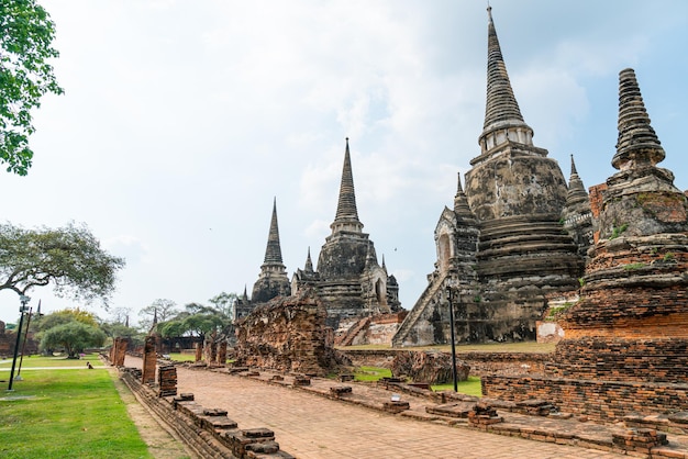 Templo Wat Phra Sri Sanphet no recinto do Parque Histórico de Sukhothai, Patrimônio Mundial da UNESCO na Tailândia