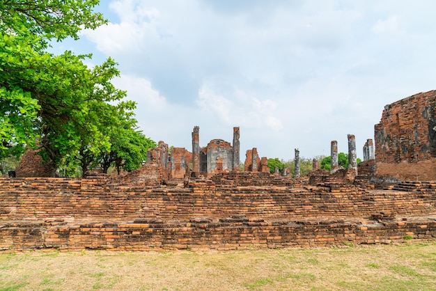 Templo Wat Phra Sri Sanphet en el recinto del Parque Histórico de Sukhothai, declarado Patrimonio de la Humanidad por la UNESCO en Ayutthaya, Tailandia