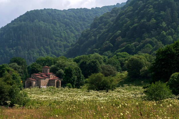 Templo Zelenchuk del norte en Nizhne Arkhyz asentamiento Nizhny Arkhyz KarachayCherkessia Rusia