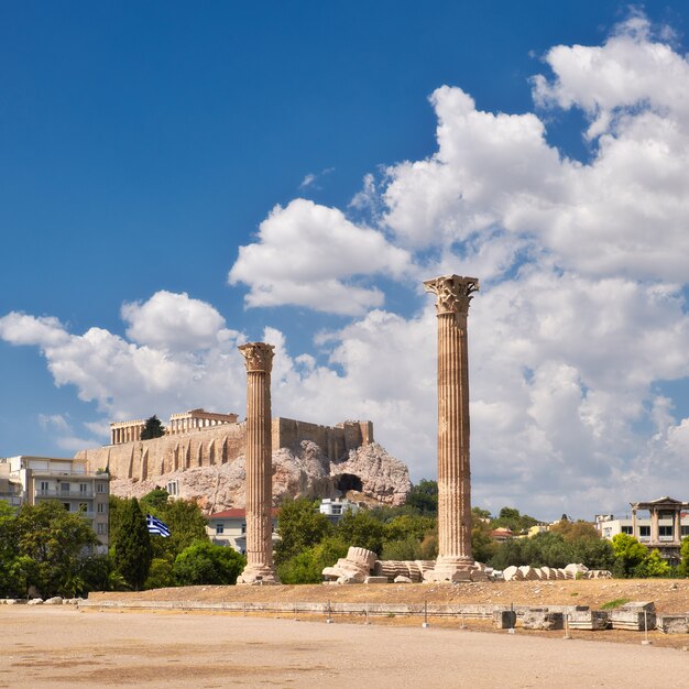 Templo de Zeus con Acrópolis en Atenas, Grecia