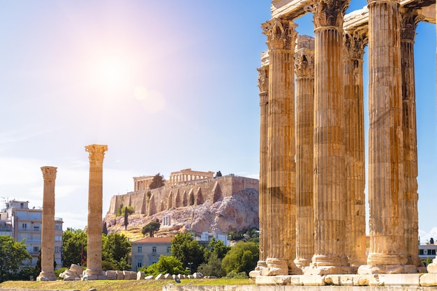 Templo de Zeus con vistas a la Acrópolis Atenas Grecia