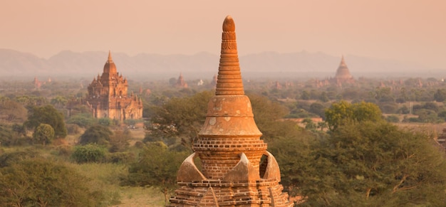 Templos de Bagan uma antiga cidade localizada na região de Mandalay da Birmânia Myanmar Ásia