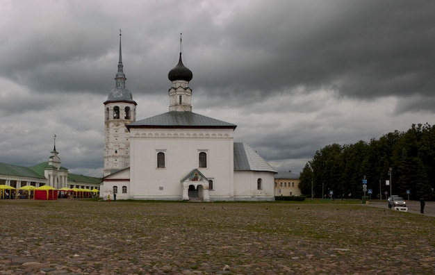 Templos e mosteiros antigos da cidade de Suzdal, Rússia