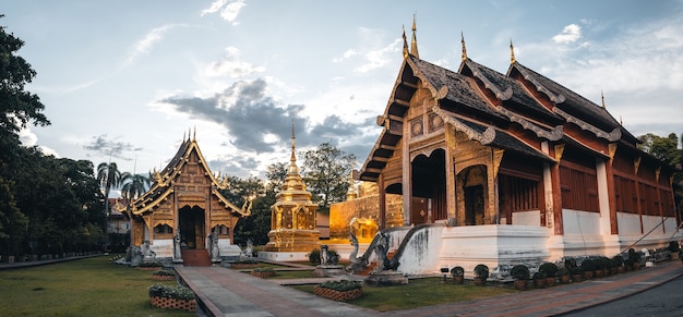 Templos e pagodes dourados da tailândia, wat phra singh chiangmai