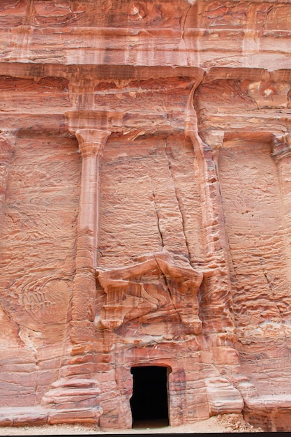 Templos y tumbas en la arquitectura antigua de la ciudad de Petra Jordan