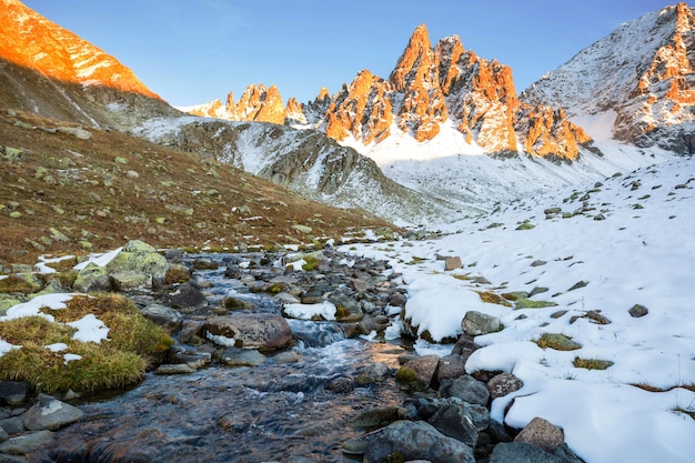 Temporada de outono nas montanhas Kackar, na região do Mar Negro da Turquia. Paisagem de belas montanhas.