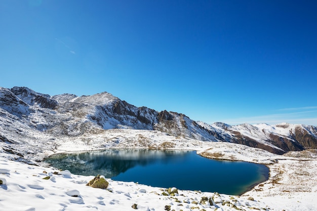 Temporada de outono nas montanhas Kackar, na região do Mar Negro da Turquia. Paisagem de belas montanhas.