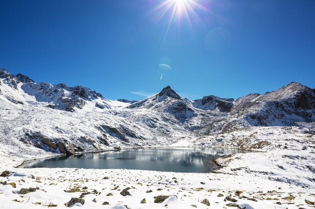 Temporada de outono nas montanhas Kackar, na região do Mar Negro da Turquia. Paisagem de belas montanhas.