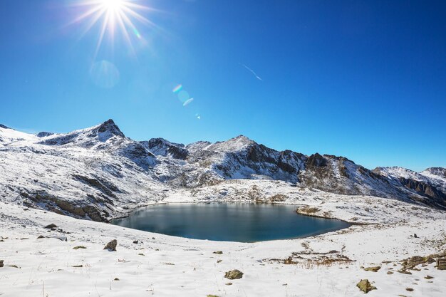 Temporada de outono nas montanhas Kackar, na região do Mar Negro da Turquia. Paisagem de belas montanhas.