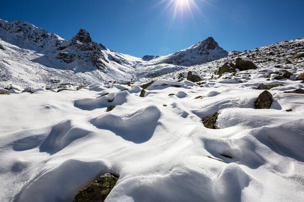 Temporada de outono nas montanhas Kackar, na região do Mar Negro da Turquia. Paisagem de belas montanhas.