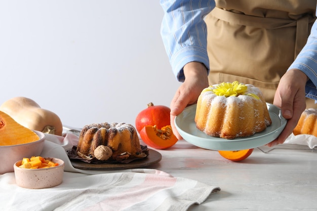 La temporada de otoño es un concepto de comida sabrosa, pastel de calabaza.