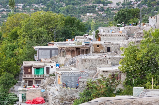 Temporada de otoño del valle de Hunza en Pakistán. La gente del pueblo de Karimabad vive en la tradición