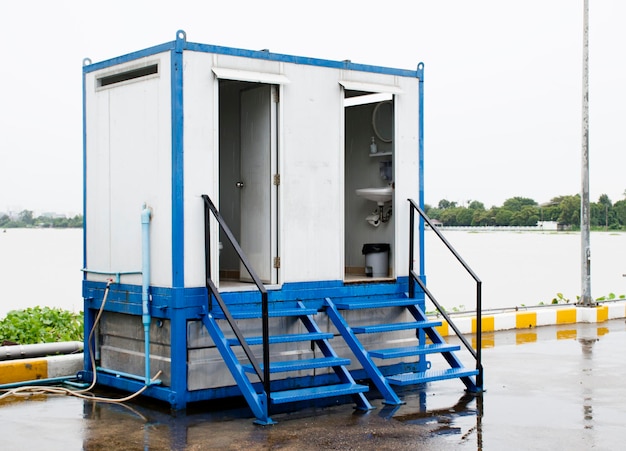 Temporäre Toilette auf der Baustelle